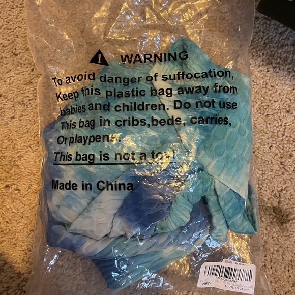 Blue tie dye butt scrunch leggings NEW - Picture 8 of 8